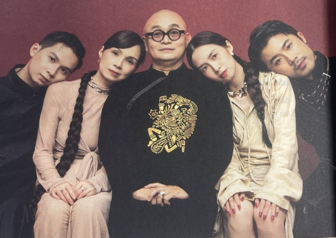Gia đình của nghệ sĩ Xuân Hinh. Từ trái qua: con trai Bùi Xuân Quang, vợ Nguyễn Phương Lan, con gái Bùi Bảo Linh, con rể Triệu Quang Đức. Ảnh: Nhân vật cung cấp