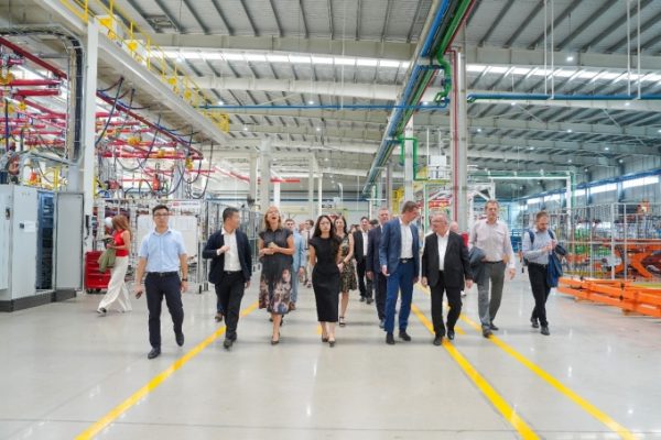 Bộ trưởng Công Thương Séc thăm nhà máy ôtô Thành Công Việt Hưng