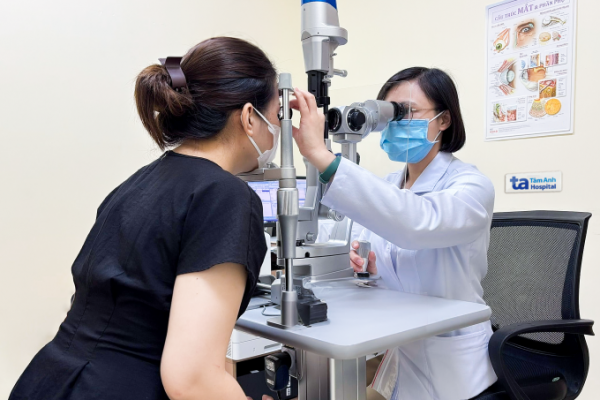 Đau đầu, mỏi mắt: Dấu hiệu bệnh glôcôm cần biết