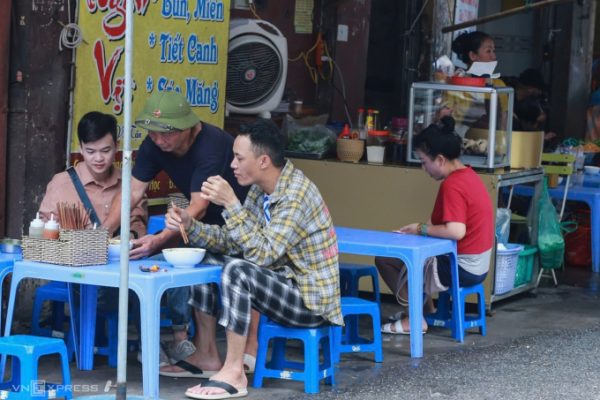 Hà Nội: 70% thức ăn đường phố khó truy xuất nguồn gốc – Sở Y tế