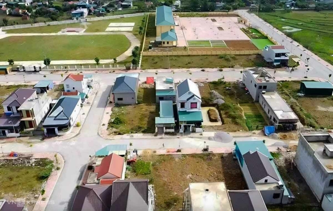 Khu tái định cư dự án cao tốc Bắc - Nam ở Quỳnh Vinh, thị xã Hoàng Mai cũ (tỉnh Nghệ An), sẽ được mở rộng để làm khu tái định cư dự án đường sắt tốc độ cao. Ảnh: Hùng Lê