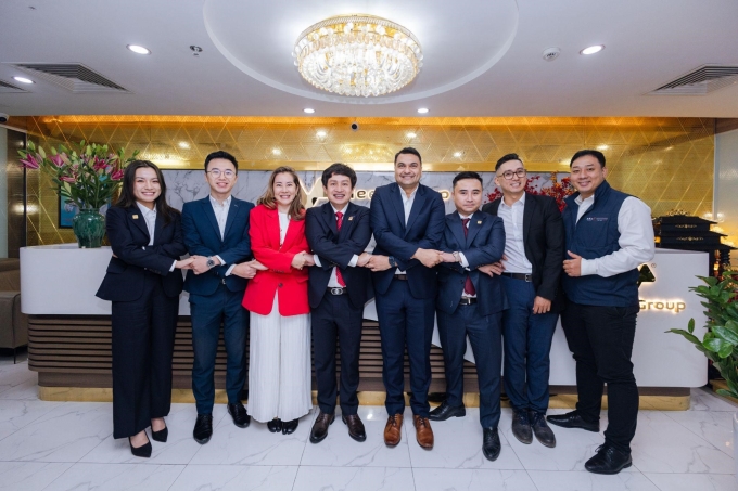 Ông Hiren Krishnani (thứ 4 từ phải sang) - Giám đốc Quan hệ Nhà đầu tư và IPO của Nasdaq thăm trụ sở Meey Group. Ảnh: Meey Group