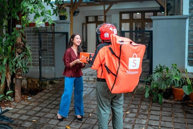 Chính sách freeship mới vừa chứng minh vai trò kích cầu, vừa cho thấy phản ứng của người dùng khi bài toán về phí vận chuyển được giải quyết. Ảnh: Shopee