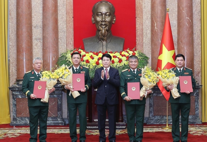Bốn trung tướng quân đội được thăng quân hàm lên thượng tướng. Ảnh: TTXVN