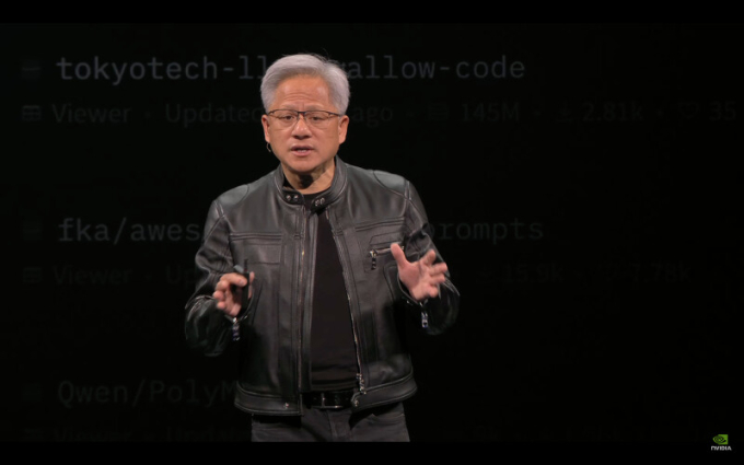 Jensen Huang mặc thiết kế của Dolce & Gabbana tại Triển lãm Computex 2025 ở Đài Bắc hồi tháng 5. Ảnh: Marie Claire