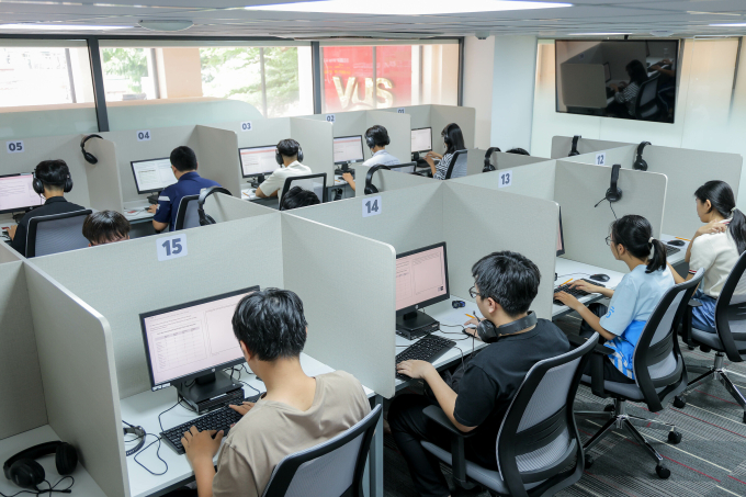 VUS định kỳ tổ chức thi thử trên máy tính giúp học viên làm quen. Ảnh: VUS