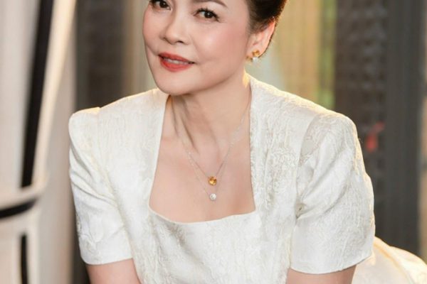 Hồng Hạnh: Vui vẻ cuộc sống độc thân ở tuổi 60