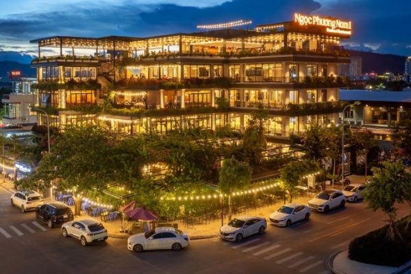 Ngọc Phương Nam: 12 năm nâng tầm ẩm thực biển Hạ Long