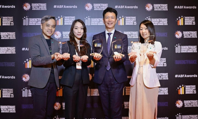 Các đại diện của CUB và CUBHCM tại sự kiện The Asian Banking & Finance - Retail Banking Awards 2025. Ảnh: CUB