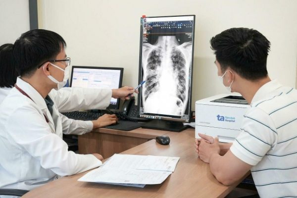 Stress gây khó thở, tức ngực: Ảnh hưởng phổi ra sao?