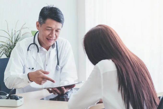 Trao đổi với bác sĩ là điều cần thiết. Ảnh: Parkway Cancer Center