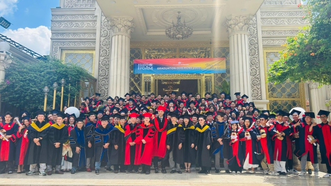 Sinh viên cùng khóa anh Thế Phương trong lễ tốt nghiệp. Ảnh: FPT Jetking