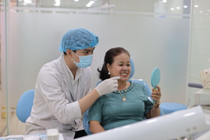 Một trường hợp kiểm tra kết quả nụ cười sau phục hình. Ảnh: My Auris