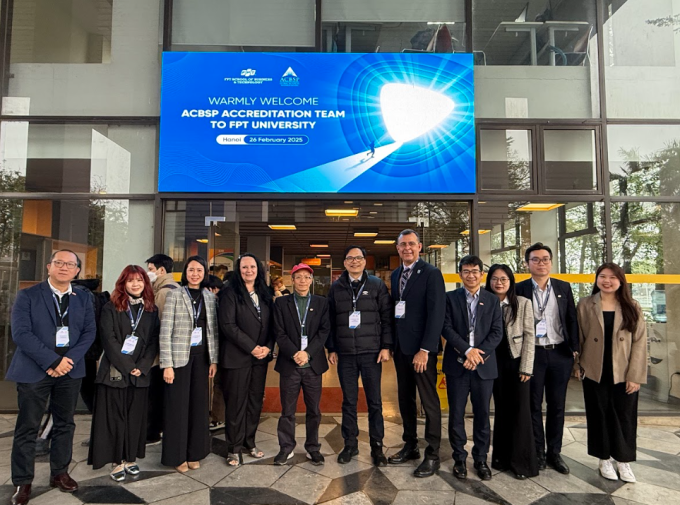 Đoàn kiểm định làm việc tại trường Đại học FPT. Ảnh: Trường Đại học FPT