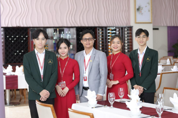 Sinh viên trường Đại học Yersin Đà Lạt thực tập tại nhà hàng khách sạn thuộc Tập đoàn TTC. Ảnh: YersinUni