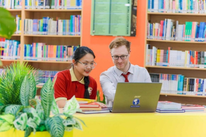 Tiểu Linh học chương trình quốc tế dưới sự giảng dạy của nhiều giáo viên nước ngoài. Ảnh: Asian School