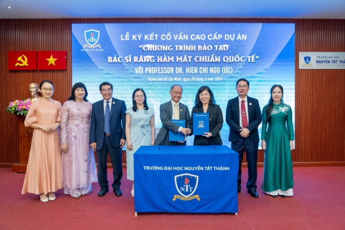 TS. Hien Chi Ngo đồng hành cùng chương trình đào tạo chuẩn quốc tế tại NTTU. Ảnh: NTTU