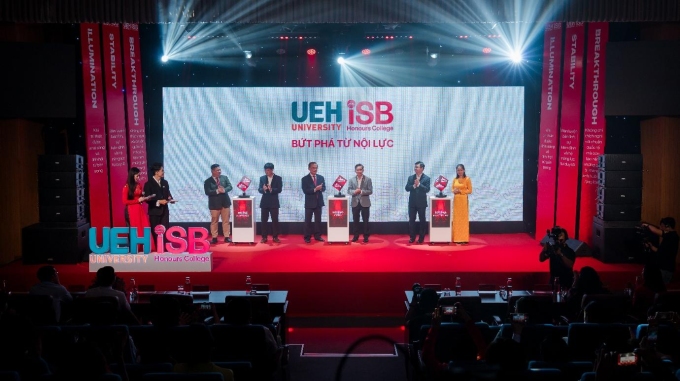 Trường Tài năng UEH.ISB công bố bộ nhận diện mới. Ảnh: UEH.ISB