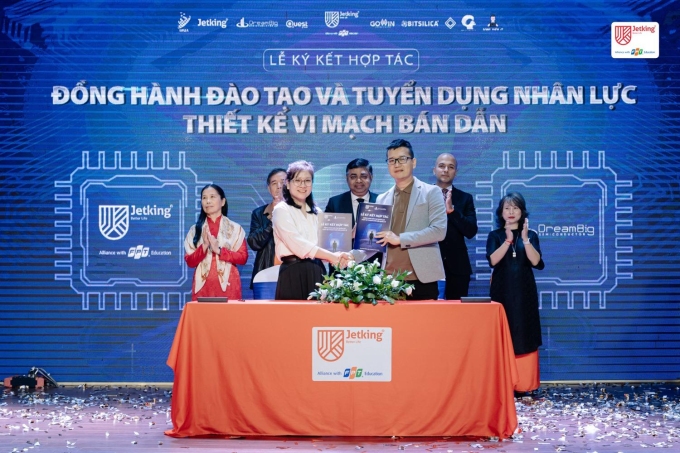 FPT Jetking ký kết hợp tác cùng doanh nghiệp DreamBig Semiconductor trong việc đào tạo nhân lực, hỗ trợ giới thiệu việc làm cho sinh viên ngành bán dẫn. Ảnh: FPT Jetking