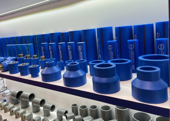 Ống nhựa, phụ tùng PP-R và PVC-U của Tập đoàn Bình Minh Việt được trưng bày và giới thiệu tại triển lãm. Ảnh: BVG