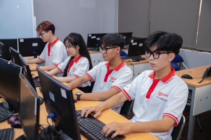 Học viên FPT Jetking thực hành tại cơ sở. Ảnh: FPT Jetking