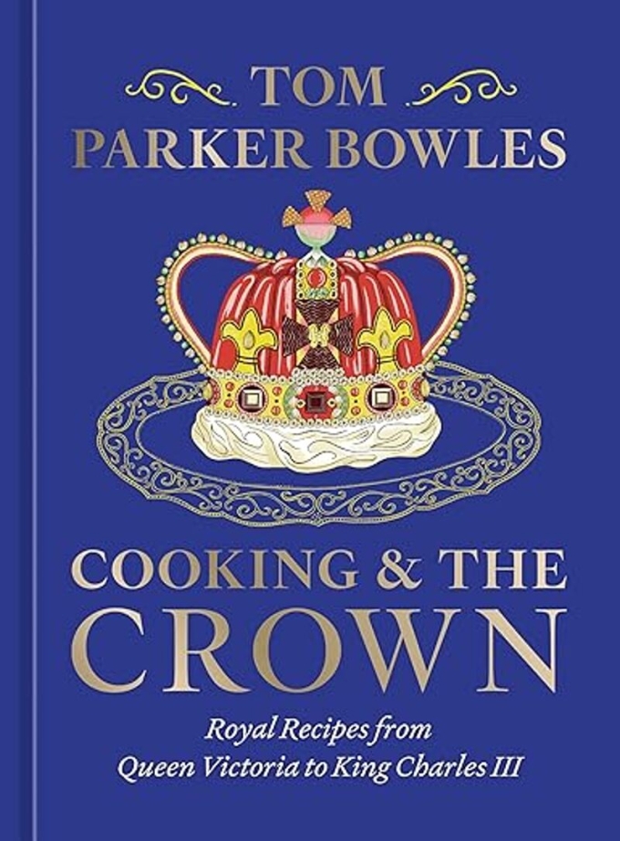 Bìa sách Cooking and the Crown: Royal Recipes from Queen Victoria to King Charles III. Tác phẩm không đơn là tuyển tập công thức nấu ăn, mà còn khám phá 200 năm lịch sử ẩm thực hoàng gia. Ảnh: Amazon