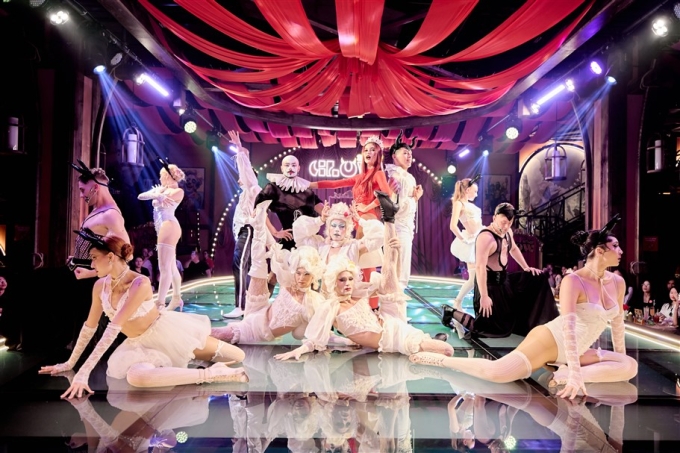Phân cảnh trong show diễn After Glow. Ảnh: Sun World Ba Na Hills
