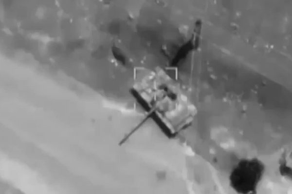 Israel tấn công xe tăng Syria: Cảnh báo chính phủ?