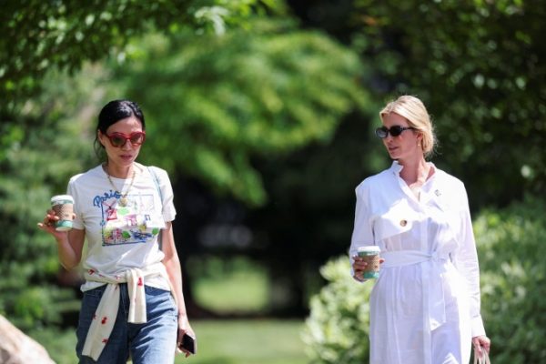 Ivanka Trump và Jeff Bezos tại ‘Trại Hè Tỷ Phú’ Sun Valley