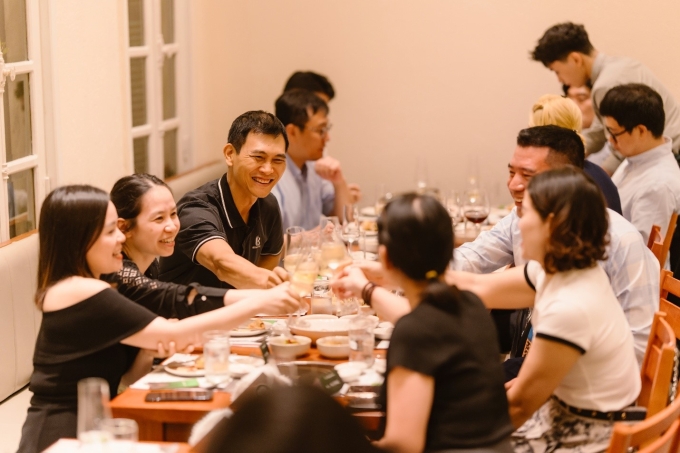 Không gian ấm cúng, riêng tư, phù hợp với những buổi tụ họp gia đình hay những buổi hẹn hò lãng mạn. Ảnh: Samwonjung