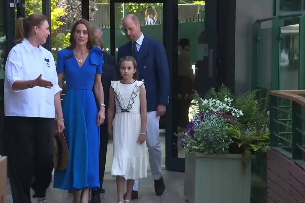 Phong cách đồ đôi mẹ con Vương phi Kate Middleton