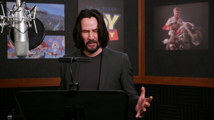Hậu trường Keanu Reeves lồng tiếng trong phim hoạt hình Toy Story 4 (2019). Ảnh: The Canadian Press