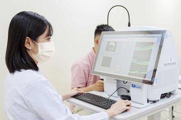 Khi nào cần đưa trẻ đi khám mắt?
