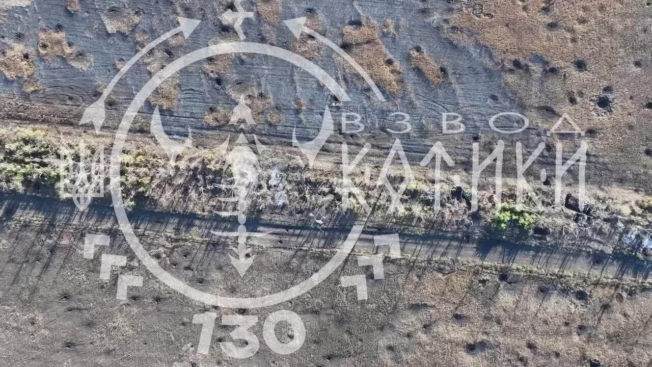 Khoảnh khắc UAV Ukraine thả đầu nổ hạ drone Nga