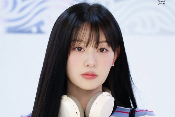 Phong cách sân bay thanh lịch của Kim Ji Won: Bí quyết thời trang