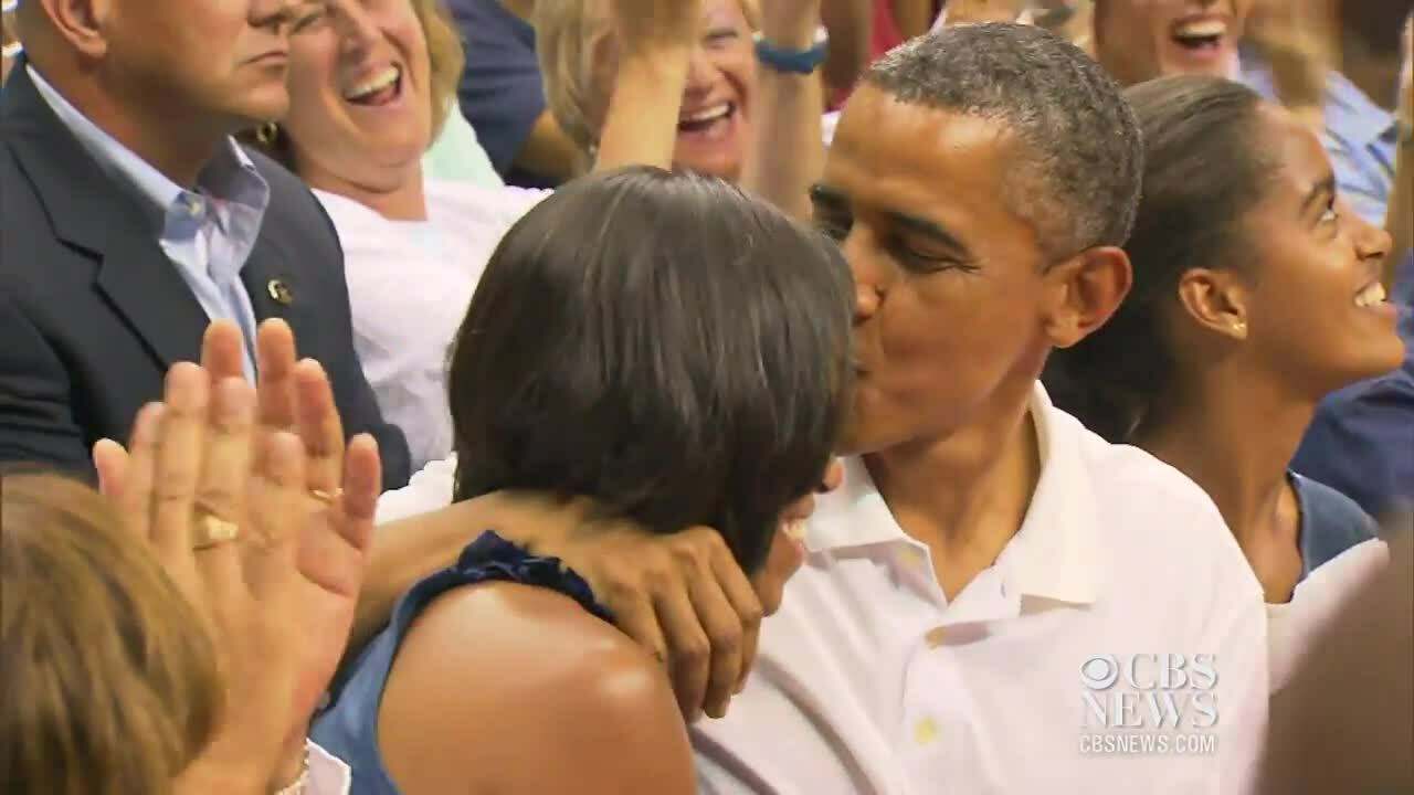 Kiss cam của cựu tổng thống Mỹ Obama và vợ năm 2012