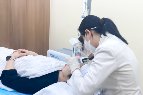 Xóa xăm chân mày tài lộc hiệu quả bằng laser