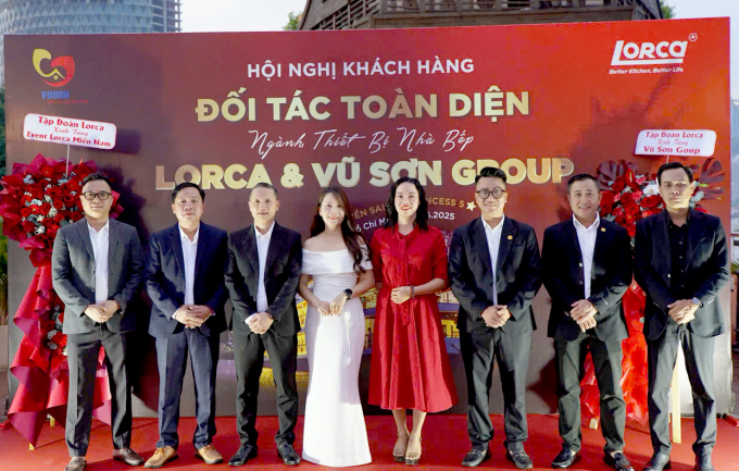 Toàn cảnh sự kiện ký kết hợp tác chiến lược Lorca và Siêu thị bếp Vũ Sơn. Ảnh: Lorca Việt Nam