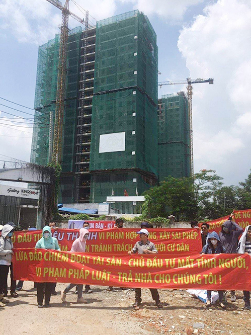 Người dân tố cáo chủ đầu tư chiếm đoạt tiền, dự án Chung cư Nam An nhiều năm nay vẫn đang đắp chiếu. Ảnh: Nhật Vy