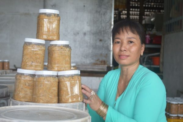 Biến cá bỏ đi thành đặc sản mắm cá sơn độc đáo