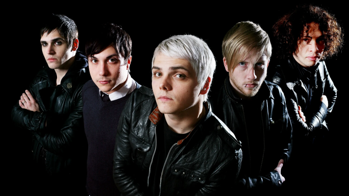 Nhóm My Chemical Romance lúc còn đủ năm thành viên. Tay trống Bob Bryar (thứ hai từ phải qua) tham gia biểu diễn từ năm 2004 đến năm 2010, đột ngột qua đời năm 2024 ở tuổi 45. Ảnh: Eyeball
