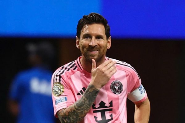 Messi: Vua sút xa, vượt Ronaldo về số bàn thắng ngoài vòng cấm