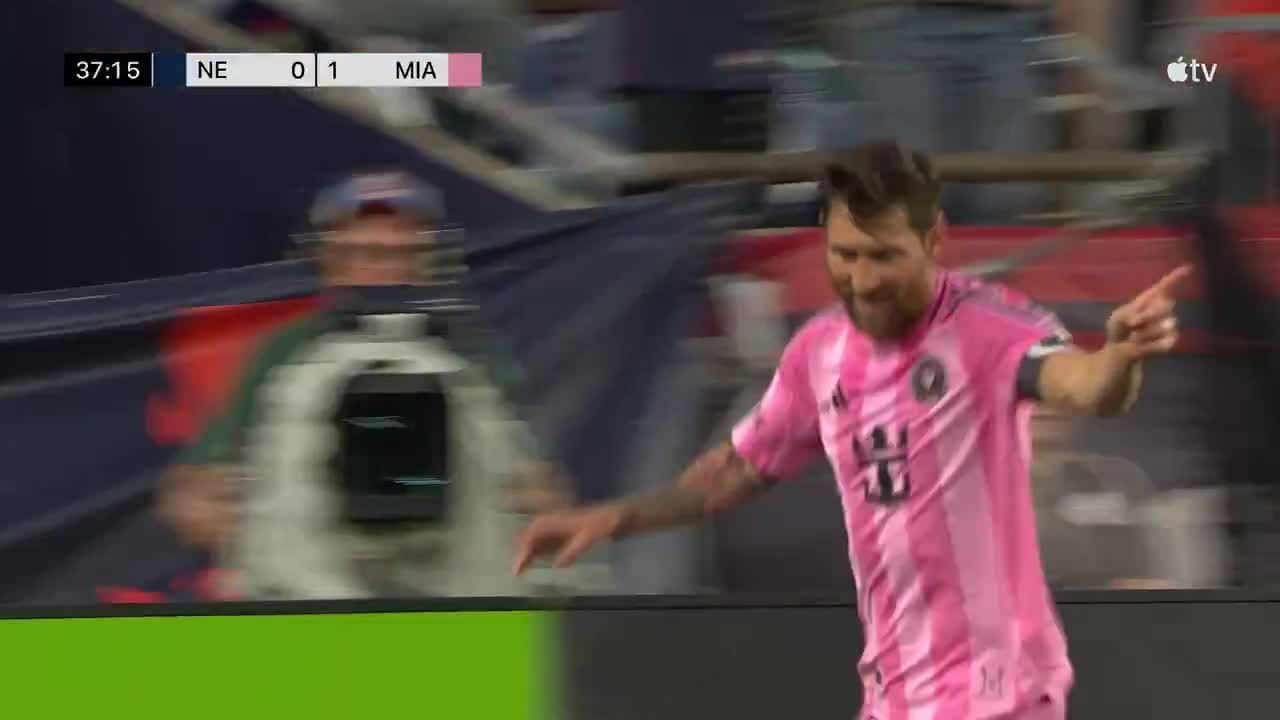 Messi hoàn tất cú đúp