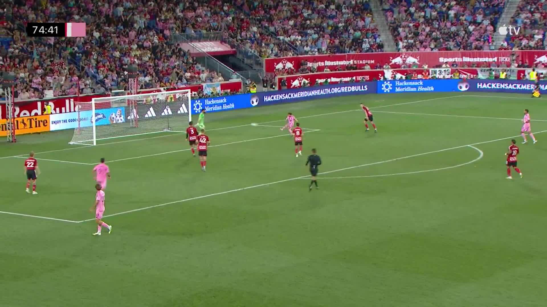 Messi lập cú đúp