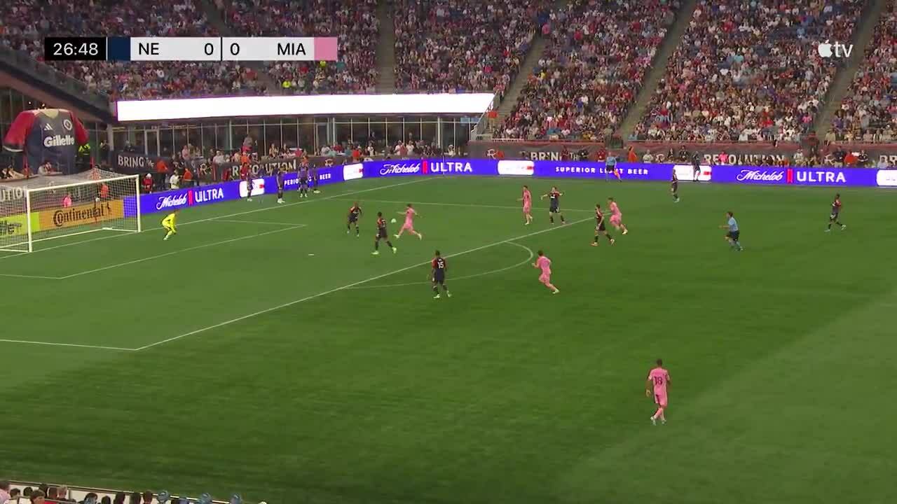 Messi mở tỷ số