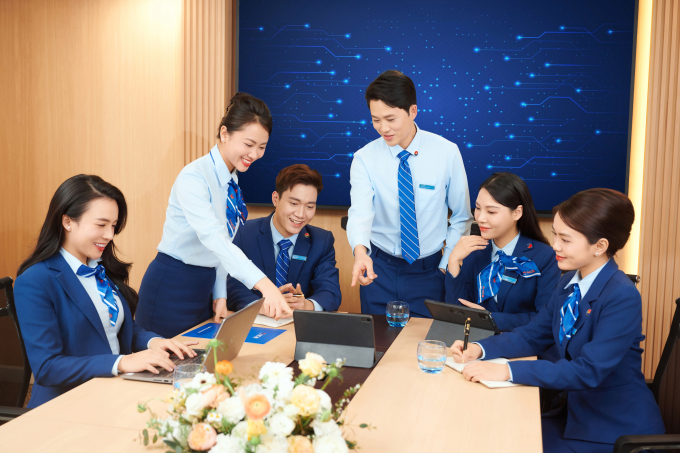 Đội ngũ tư vấn viên tài chính của NCB. Ảnh: NCB