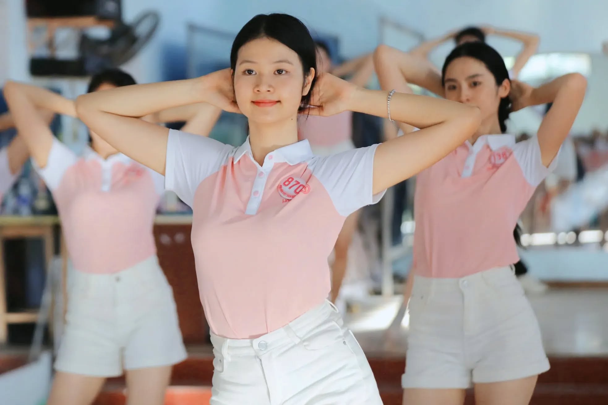 Nét đẹp búp bê của người đẹp Hồ Ngọc Phương Linh