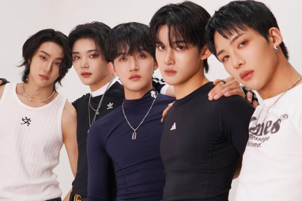 Tân binh K-Pop: Nhóm nhạc Hàn Quốc có thành viên đào tẩu Triều Tiên