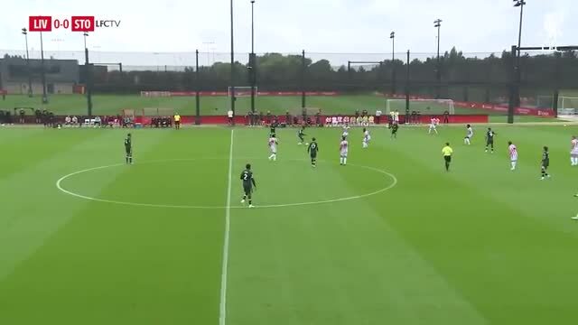 Nunez lập hat-trick trong 14 phút