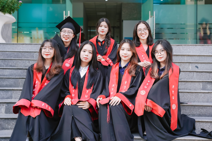 Sinh viên trường Đại học Ngoại thương trong ngày tốt nghiệp. Ảnh; FTU Times